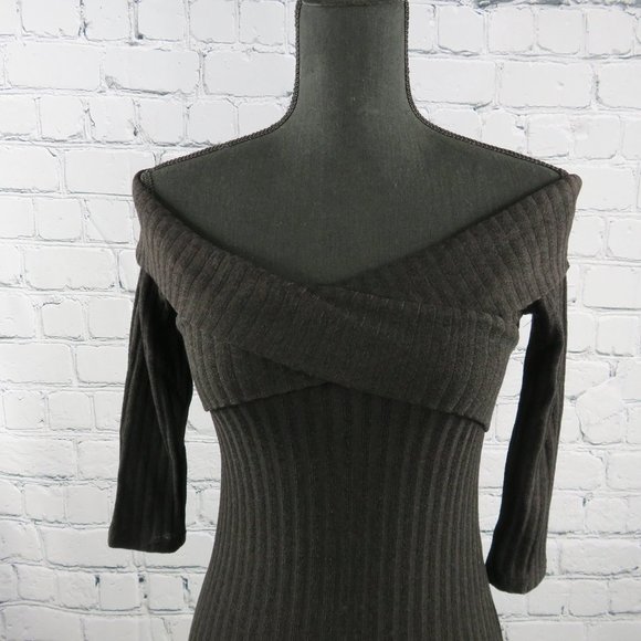 Women's Off the Shoulder Fitted Dress - Picture 2 of 3